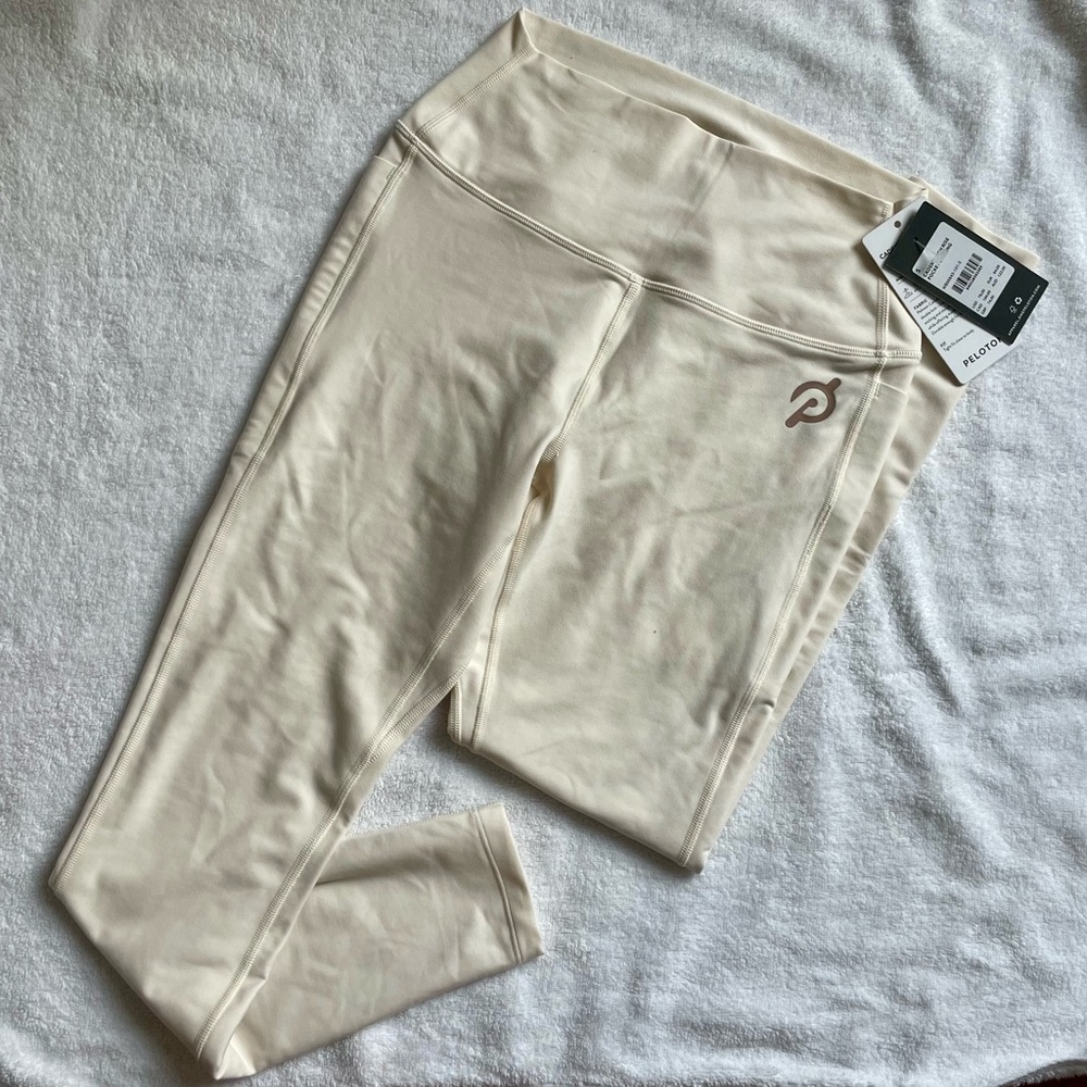 Peloton Cadent High Rise Leggings with pockets in Pearl color